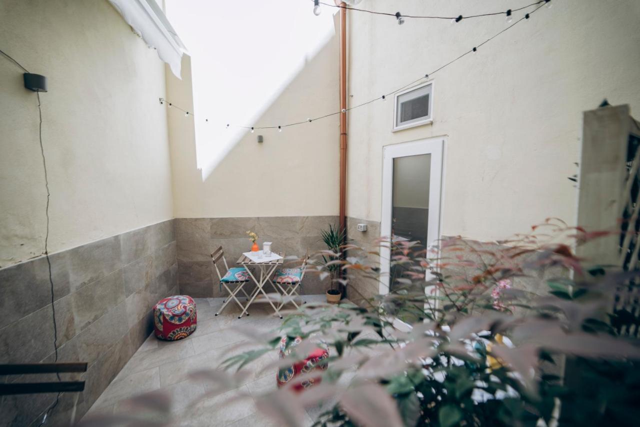 Dimora Fantasia Charme B&B Bari Exterior foto